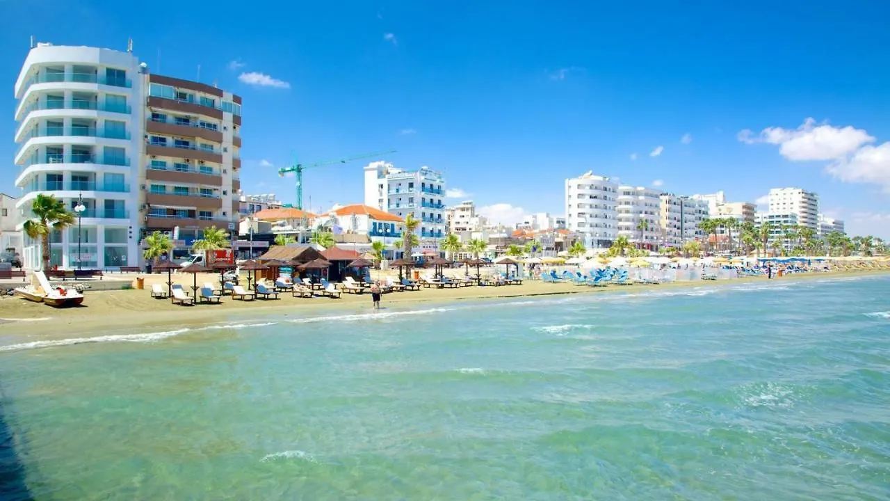 Dezo Luxury Town Apartment Larnaca 0*,